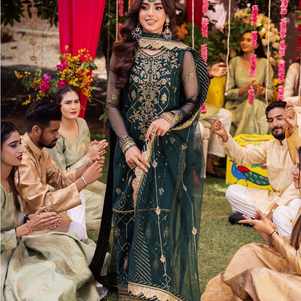 Elegant Green Long Sleeve Dress - Picture 3 of 5
